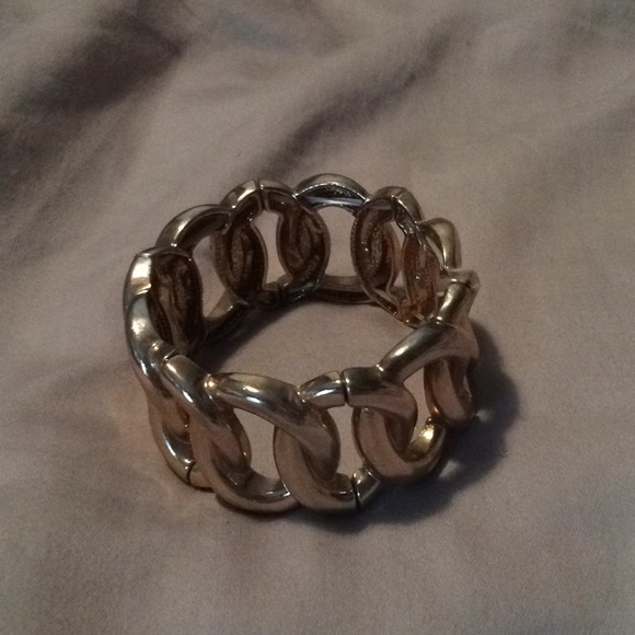 Gold cuff bracelet - Picture 2 of 2